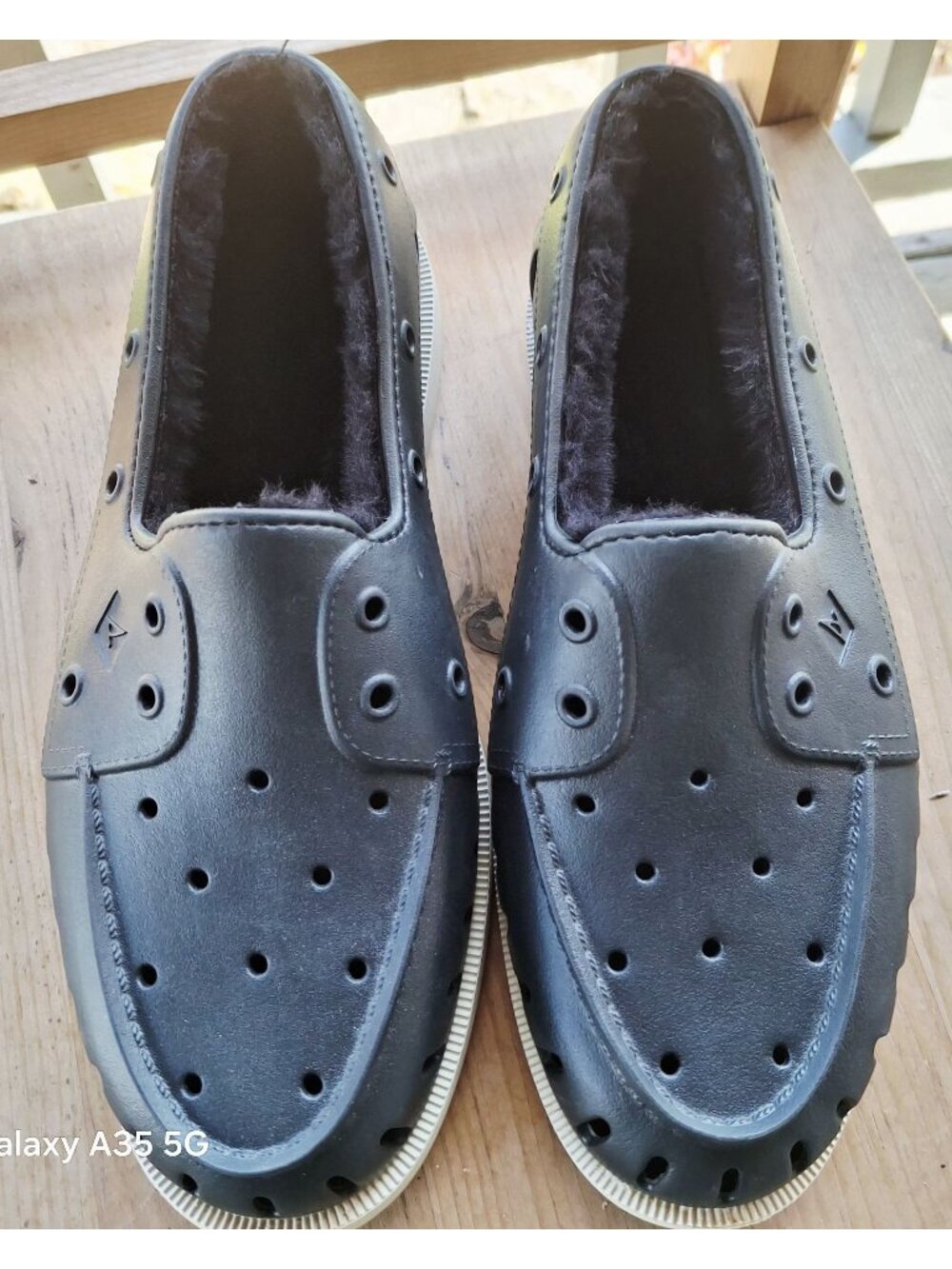 Sperry Mens STS23884 Black Slip-On Shoes With Faux Fur Lining Perforated Upper N